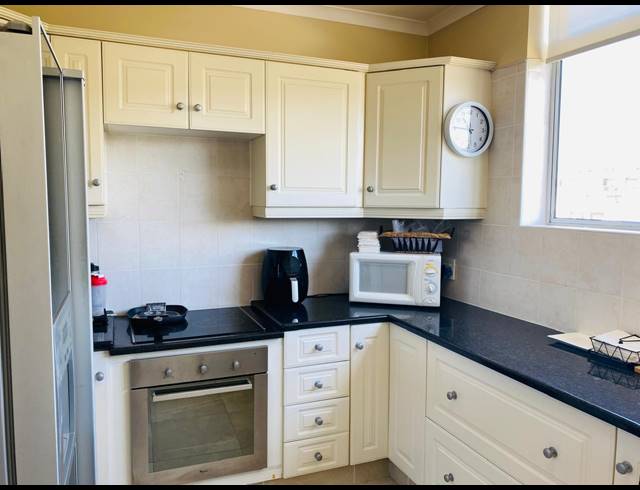 2 BEDROOM APARTMENT FOR SALE IN UMHLANGA CENTRAL